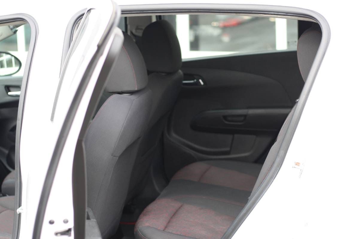 Chevrolet Sonic-22