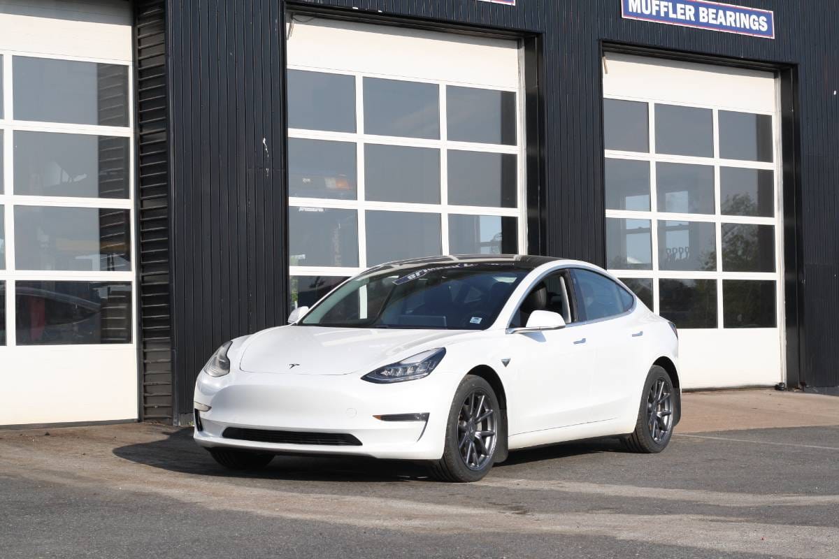 Tesla Model 3-0