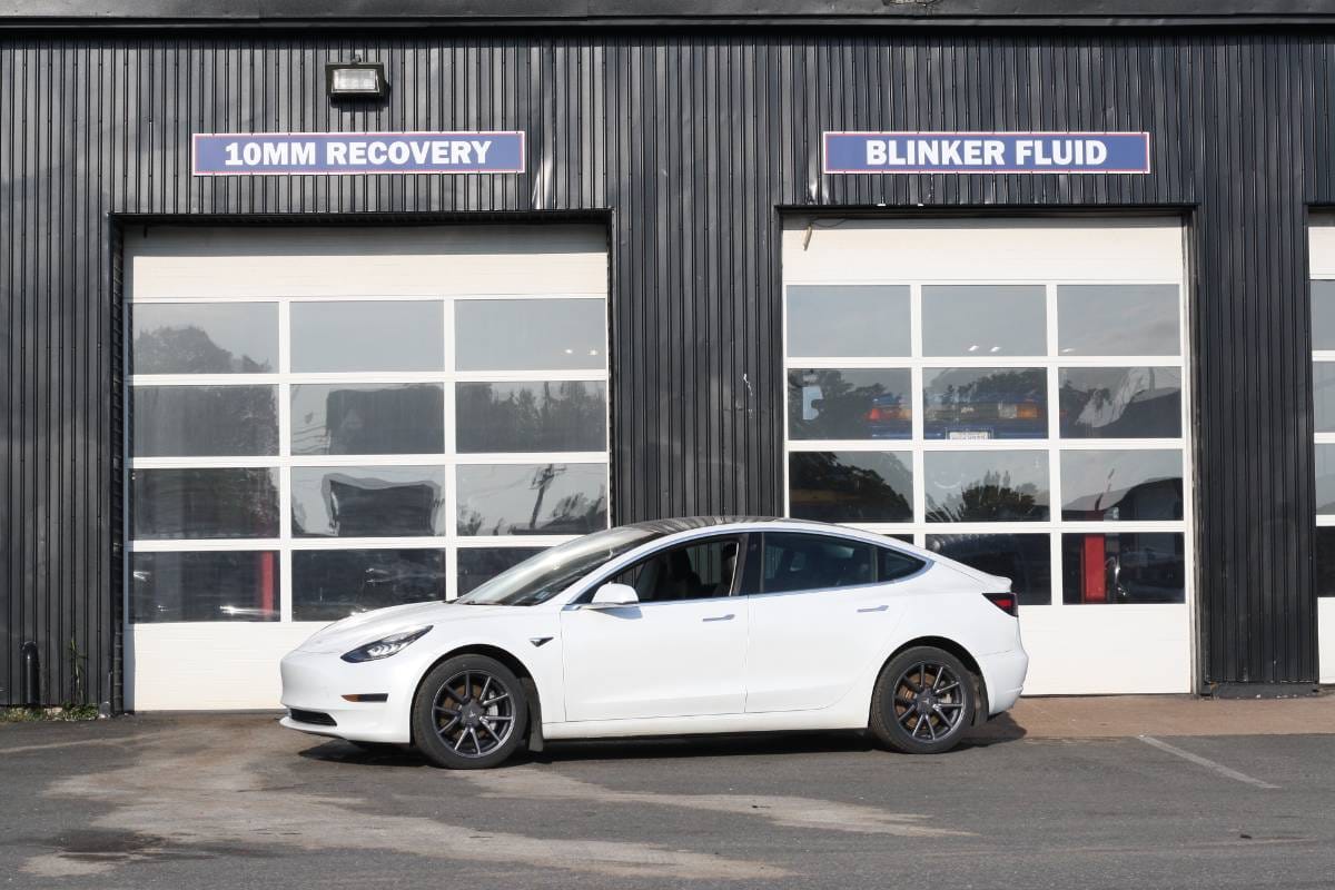 Tesla Model 3-1